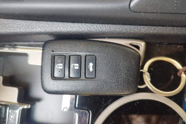 Used Lexus ES 2014 300h Elite Edition
