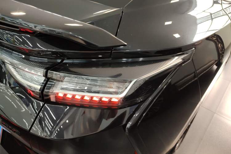 Used Dongfeng Aeolus Yixuan 2024 1.5L Automatic JingSu Edition Right Rear Taillight