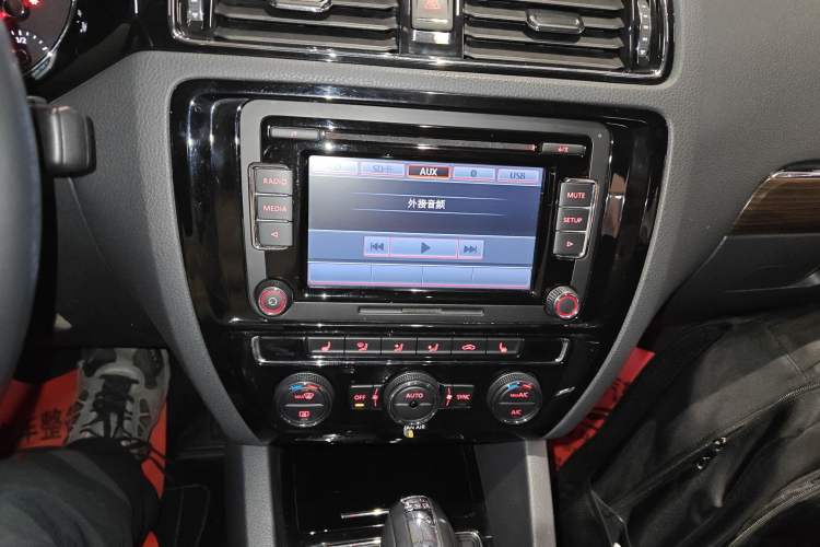 Used Volkswagen Sagitar 2015 230TSI Automatic Luxury Model
