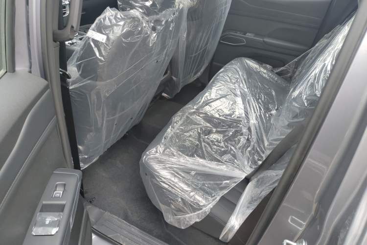 Used RELY Venucia R08 2025 Model 2.3T 8AT 2WD Diesel Long Box Trail Edition Left Rear Seat