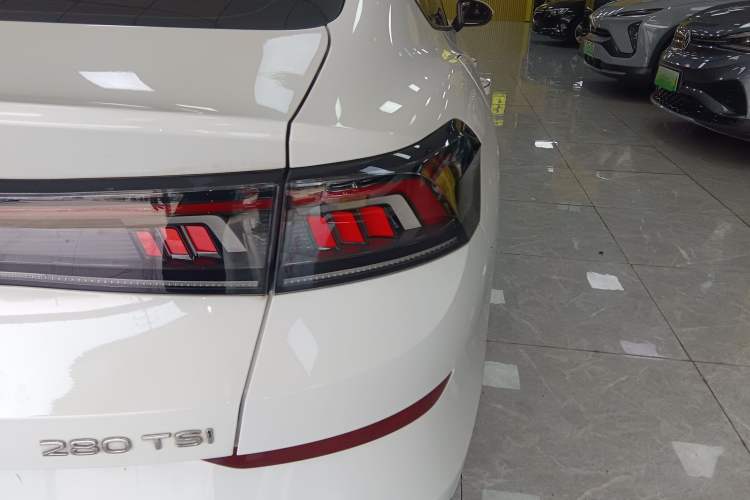 Used Volkswagen Lamando 2024 Lavida L 280TSI DSG Spicy Edition Right Rear Taillight