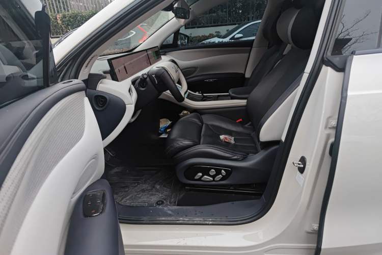 Used IM LS7 2023 90 kWh Elite Rear-Drive Version
