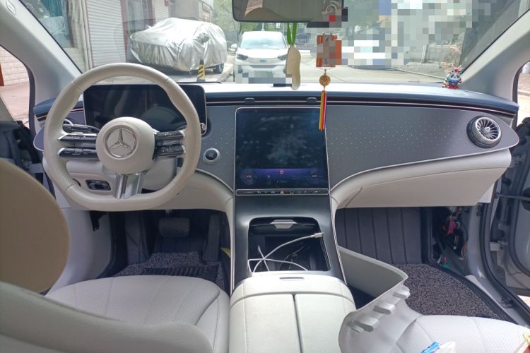 Used Mercedes-Benz EQE 2022 350 First Edition Special Version Center Console