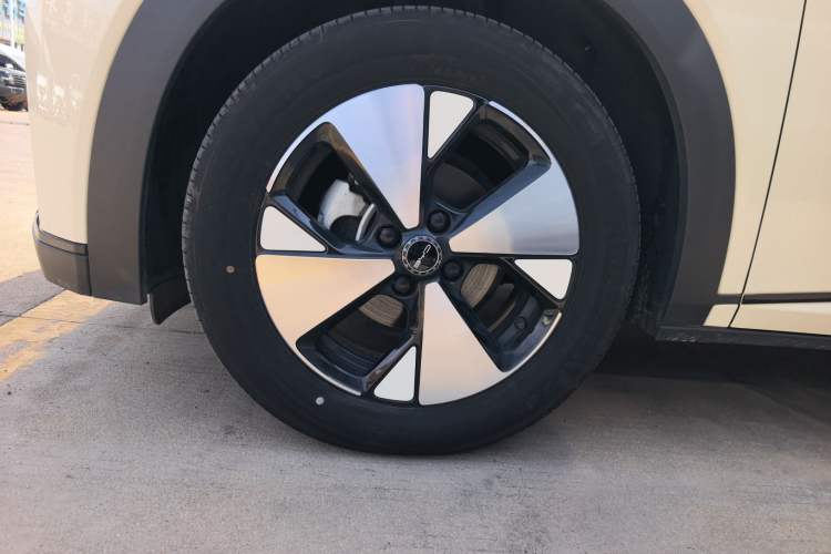 Used BYD Dolphin 2023 420 km Fashion Edition Left Front Wheel Hub