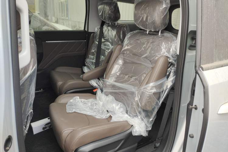 Used Wuling Wuling Starlight 730 2025 Model Plug-in Hybrid 125km Luxury Edition