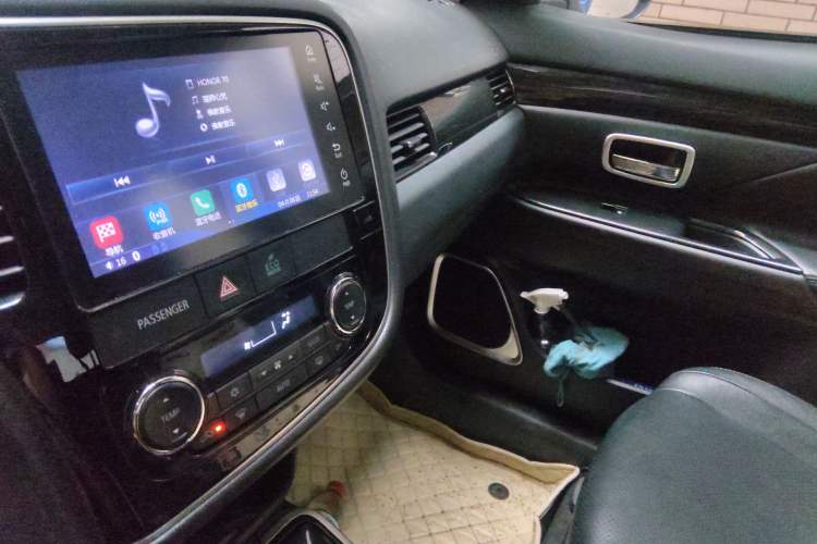 Used Mitsubishi Outlander 2018 2.4L 4x4 Elite Edition 5 Seats Audio And AC Panel