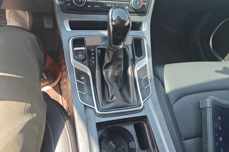 Used Geely Auto Emgrand 2021 UP 1.5L CVT Luxury Model Gear Lever
