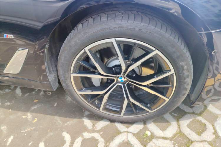 Used BMW 5 Series 2022 Revised Version 3 530Li Luxury Edition M Sport Package Right Front Wheel Hub