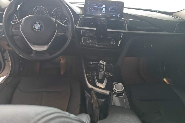 Used BMW 3 Series 2016 316Li Fashion Model
