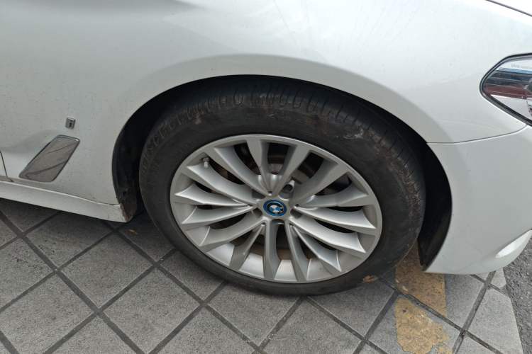 Used BMW 5 Series New Energy 2019 Updated Version 530Le Luxury Package Right Front Wheel Hub