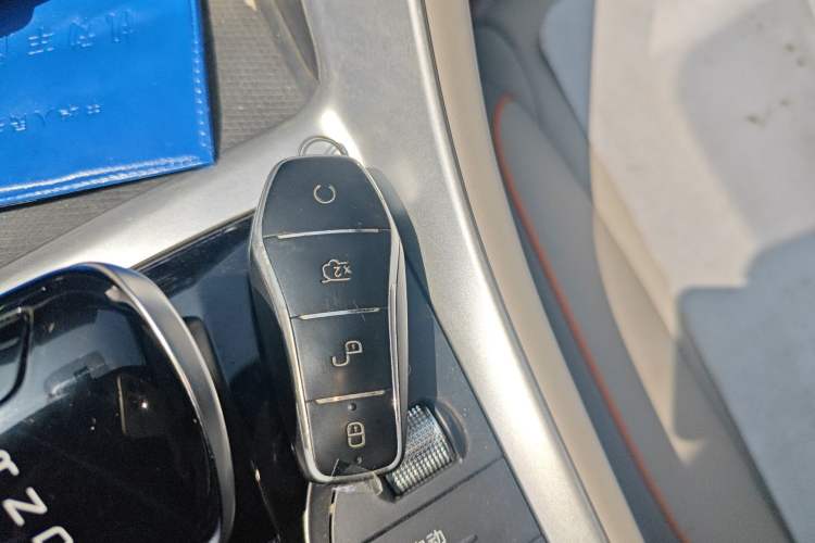 Used BYD Song Pro New Energy 2024 HONOR Edition DM-i 71KM Navigation Model
