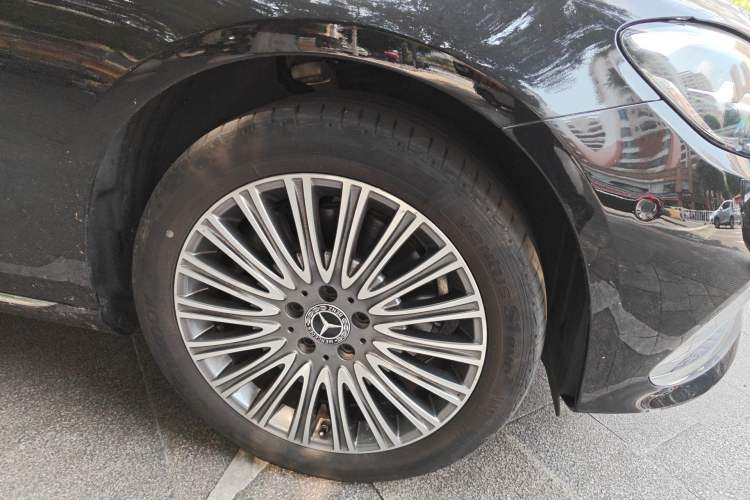 Used Mercedes-Benz E-Class 2022 Revised Version E 300 L Luxury Edition Right Front Wheel Hub