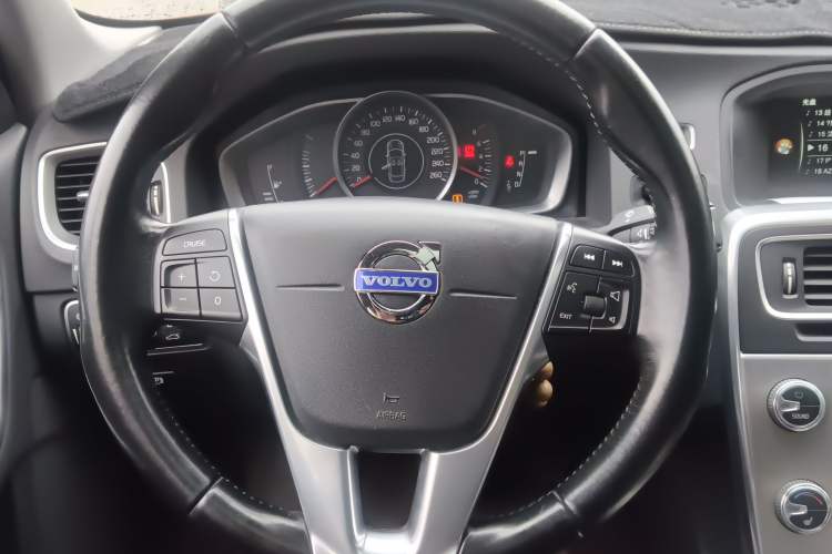 Used Volvo S60 2015 S60L 2.0T Zhiyuan Edition