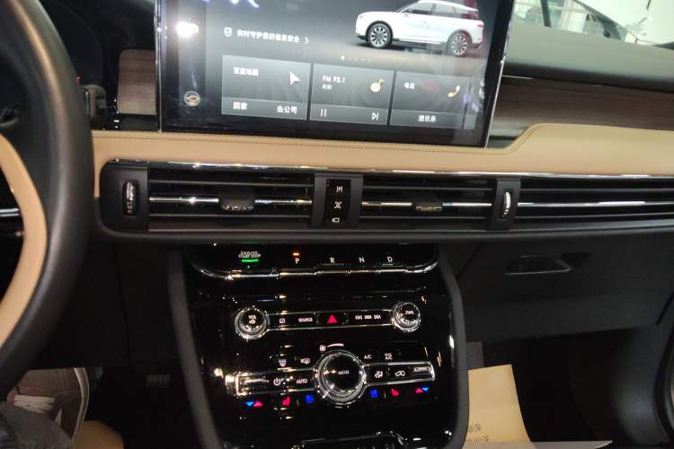 Used Lincoln Corsair 2022 2.0T Two-Wheel Drive Luxury Edition Audio And AC Panel