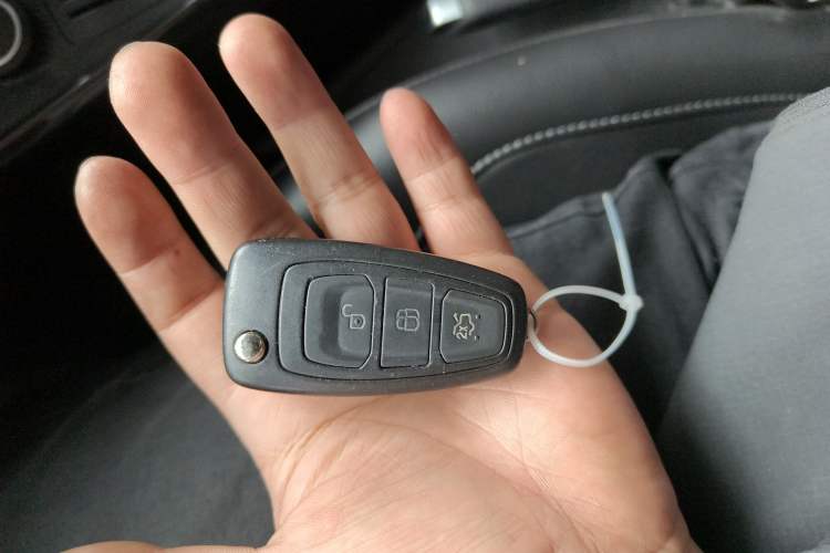 Used Ford Focus 2015 Hatchback 1.6L Automatic Fashion Edition Vehicle Key