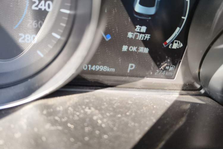 Used Jaguar XFL 2020 XFL 2.0T P200 Two-Wheel-Drive Windflower Edition Odometer Close Up