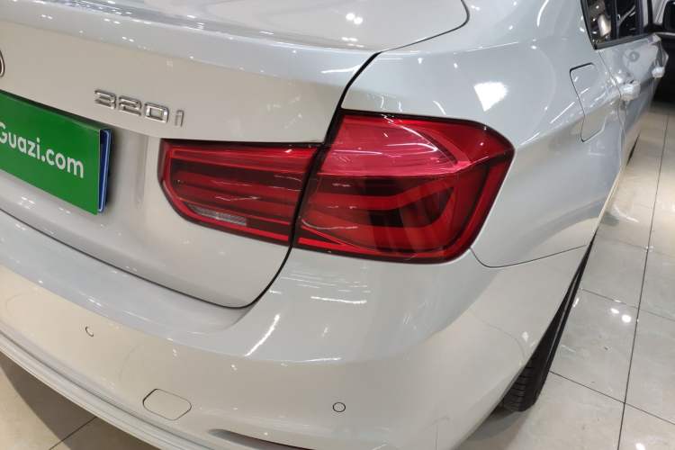 Used BMW 3 Series 2016 320i Fashion Model Exterior 3