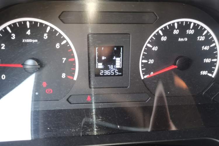 Used FORTHING Lingzhi 2023 M5L 1.6L Base Model 7 Seats
