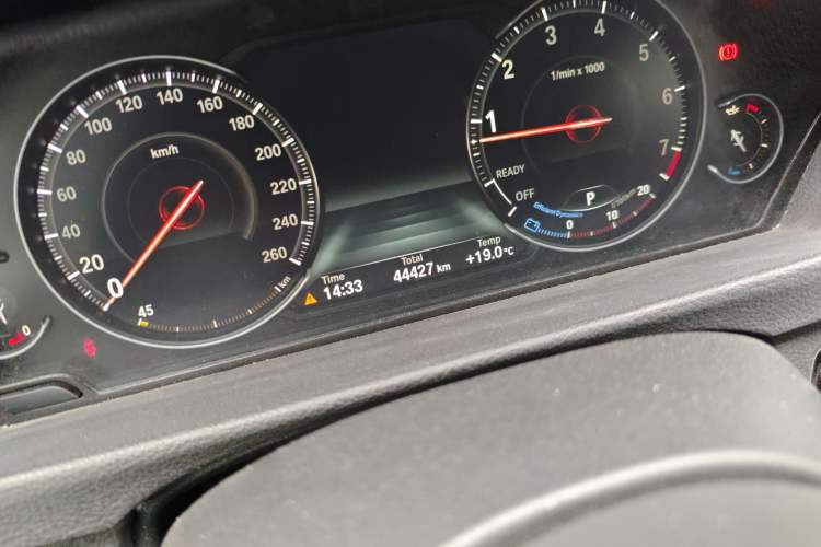 Used BMW 3 Series GT 2019 320i M Sport Package Odometer Close Up