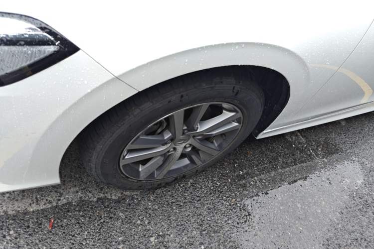 Used Honda Civic 2023 240TURBO CVT Dynamic Edition Left Front Wheel Hub