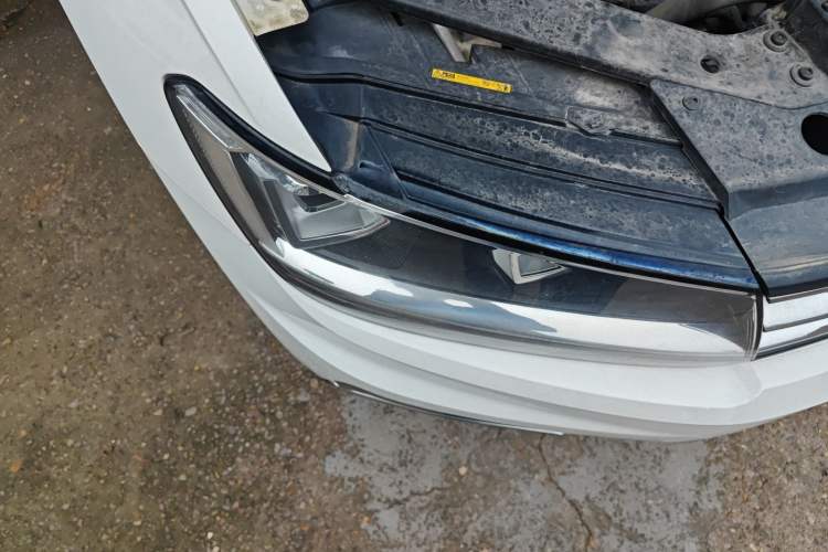 Used Volkswagen Tiguan L 2019 330TSI Automatic Two-Wheel Drive Smart Luxury Version China VI Standard Right Front Headlight