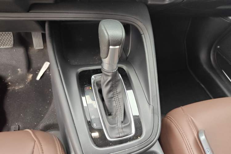 Used Honda Vezel 2023 1.5L CVT Elite Edition Gear Lever