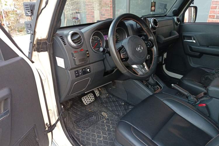 Used BAIC Off-Road BJ40 2016 2.3T Automatic Two-Wheel Drive Prestige Edition
