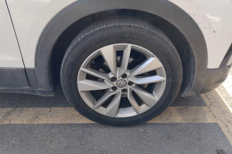 Used Volkswagen T-Cross 2020 280TSI DSG Comfort Edition Right Front Wheel Hub