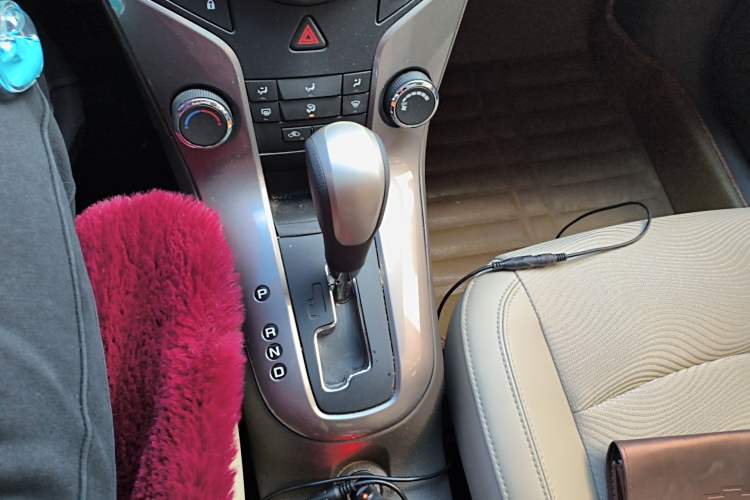 Used Chevrolet Cruze 2015 1.5L Classic SE AT Gear Lever