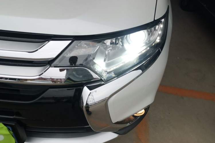 Used Mitsubishi Outlander 2018 2.0L Two-Wheel Drive Glory Edition 5 Seats
