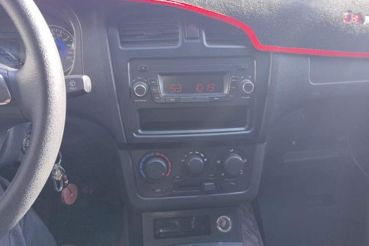 Used Dongfeng Fengon 330 2019 1.5L Manual Practical II China VI