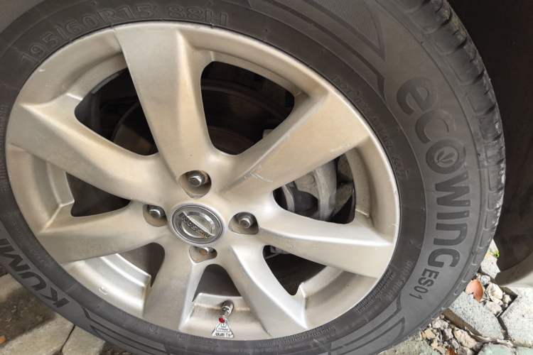 Used Nissan Sunny 2011 1.5XE Manual Comfort Edition Right Front Wheel Hub