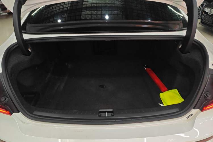 Used Volvo S60 2025 B4 Zhiyi Luxury Edition Trunk