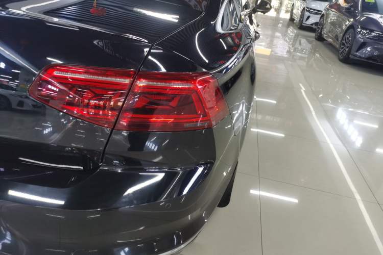 Used Volkswagen Magotan 2020 330TSI DSG Luxury Edition Right Rear Taillight