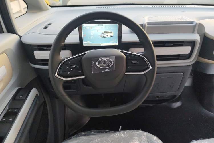 Used SAIC MAXUS Dana V1 2025 V1+ Long Wheelbase Low-Roof Multi-Function Version (62 kWh)