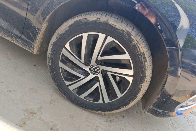 Used Volkswagen Lavida 2023 1.5L Automatic 5 Million Edition Right Front Wheel Hub