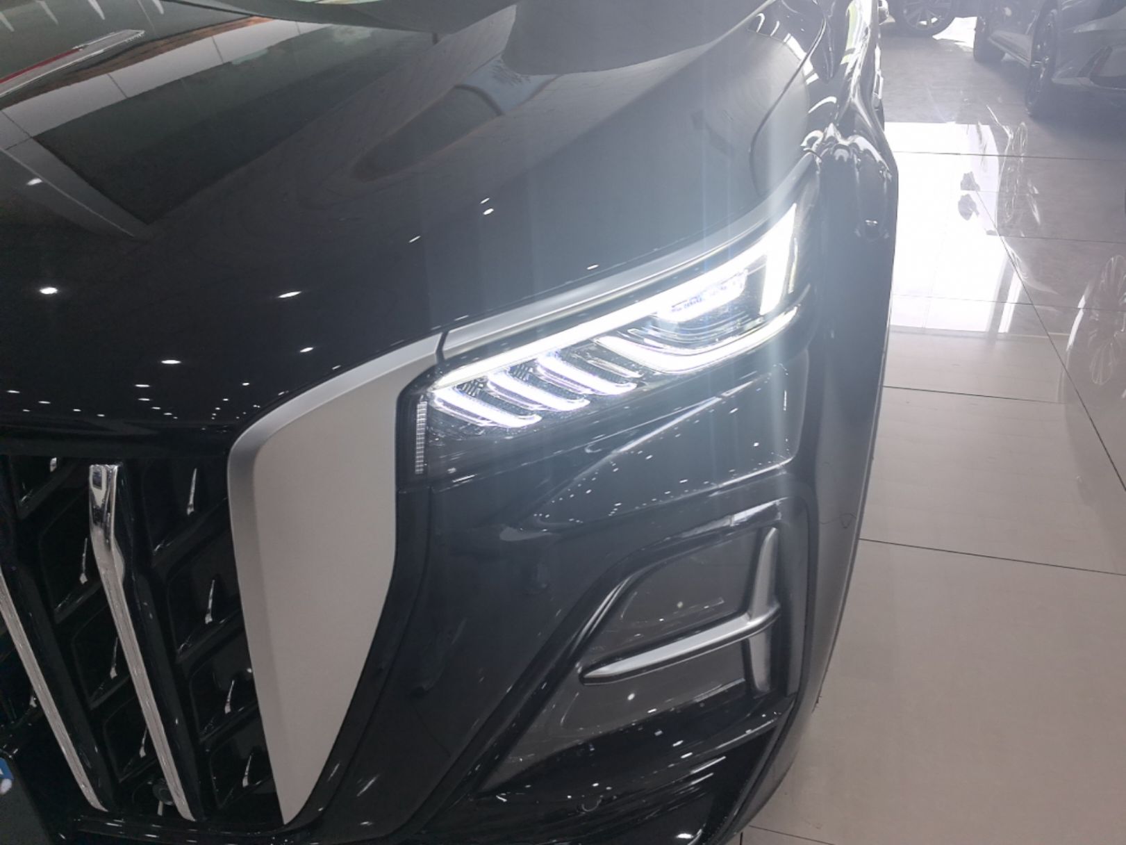 Hongqi HS5 2025 2.0T Two-Wheel Drive Flagship Pro Edition - Chinese Trim Xiang — снимка 8