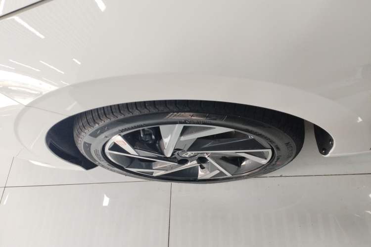 Used Hyundai Elantra 2023 1.5L CVT GLX Elite Edition Left Front Wheel Hub