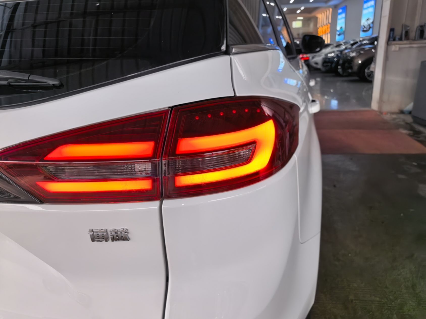 Geely Auto Emgrand X7 Sport 2022 1.8TD DCT Zhiya Trim — снимка 9