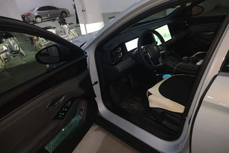 Used BYD Qin L 2025 DM-i Smart Drive 80KM Leading Model