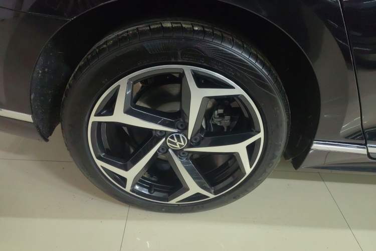 Used Volkswagen Magotan 2023 2 Million Units Limited Edition 330TSI DSG Leading Version
