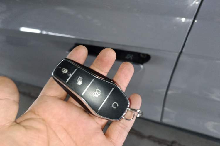 Used BYD Han 2025 EV Intelligent Driving Edition 701KM LiDAR Flagship Model Vehicle Key