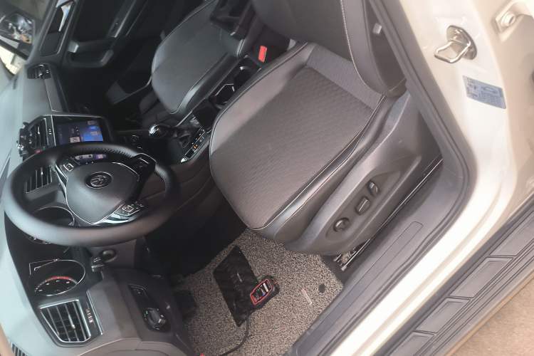 Used Volkswagen Tiguan L 2017 330TSI Automatic Two-Wheel Drive Luxury Edition Left Front Seat