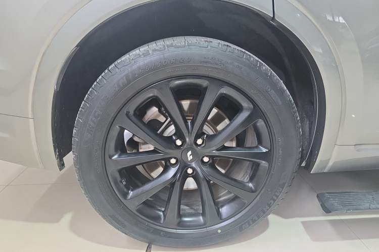 Used Li Auto ONE 2020 Extended-Range 6-Seater Version Right Rear Wheel Hub