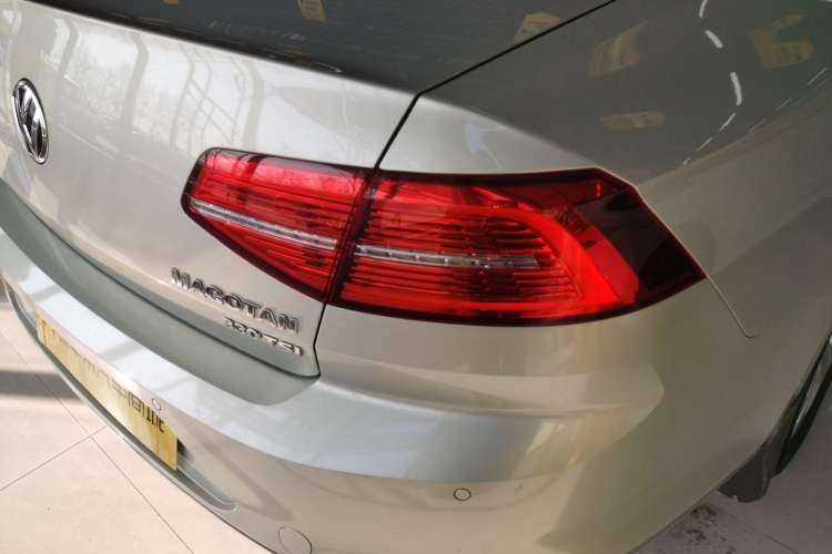 Used Volkswagen Magotan 2019 330TSI DSG Luxury Version China VI Standard Exterior 3