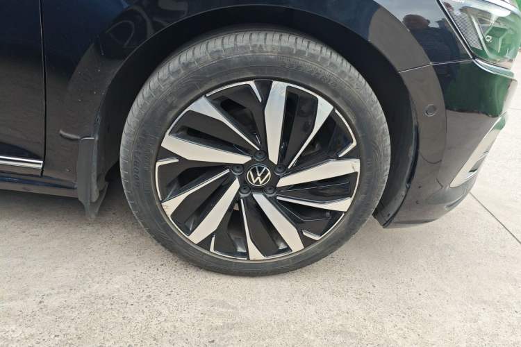 Used Volkswagen Passat 2024 380TSI Dragon Glory Edition Right Front Wheel Hub