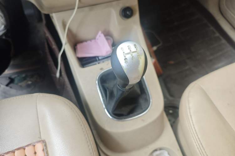 Used Dongfeng Fengon 370 2016 1.5L Manual Standard Edition SFG15-02 7 Seats Gear Lever