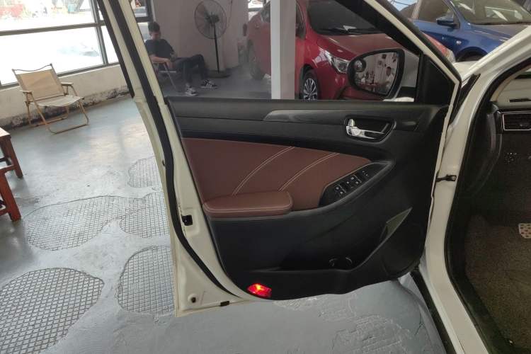 Used Dongfeng Fengon 580 2017 1.5T CVT Luxury Model
