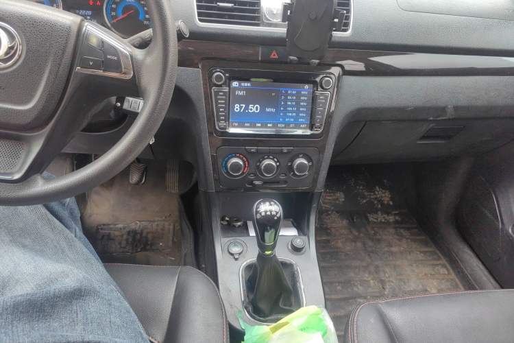 Used Dongfeng Fengon 360 2015 1.5L Manual Luxury 7-Seater China IV Standard
