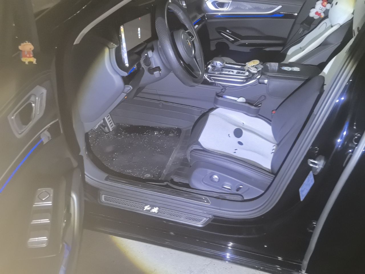 Hongqi H9 2025 Model Facelifted 2.0T Two-Wheel Drive Flag-Style Luxury Business Edition, 5 Seats - Chinese Trim Xiang — снимка 16